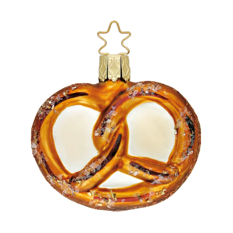 Ein Pretzel Ornament by Inge Glas of Germany